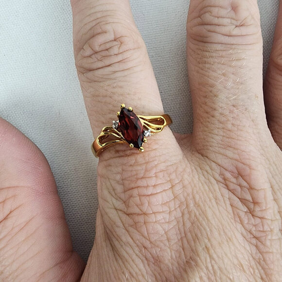 Gold Tone Red Stone Ring Size 11 - Picture 1 of 7